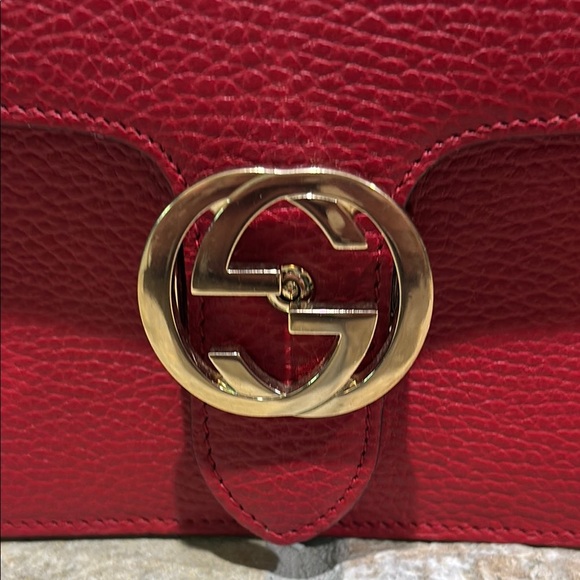 Authentic Gucci Interlocking GG Red Crossbody Bag with Gold Chain - Picture 2 of 16
